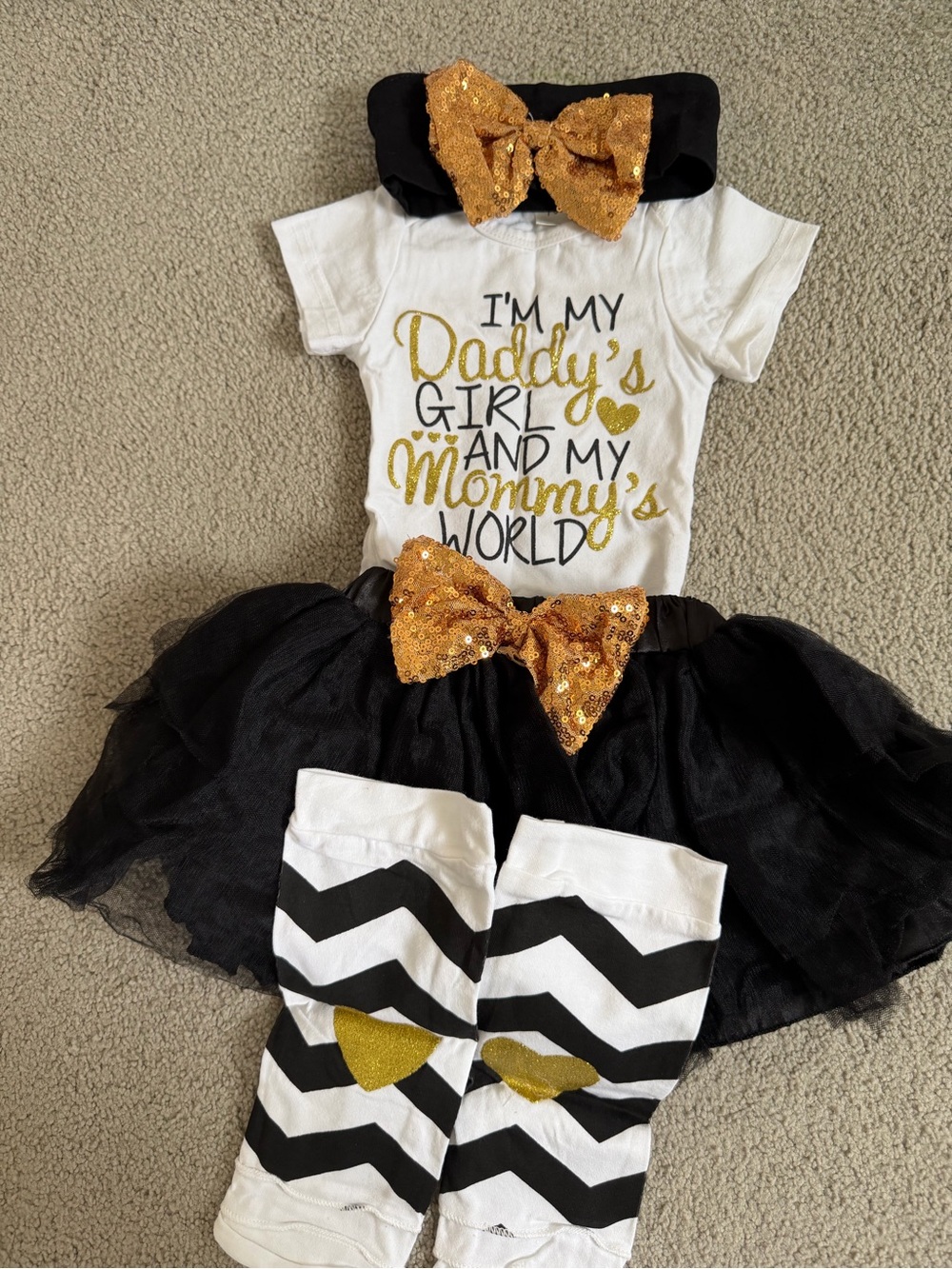 Newborn outfit - I'm my Daddy's Girl and my Mommy's World."
